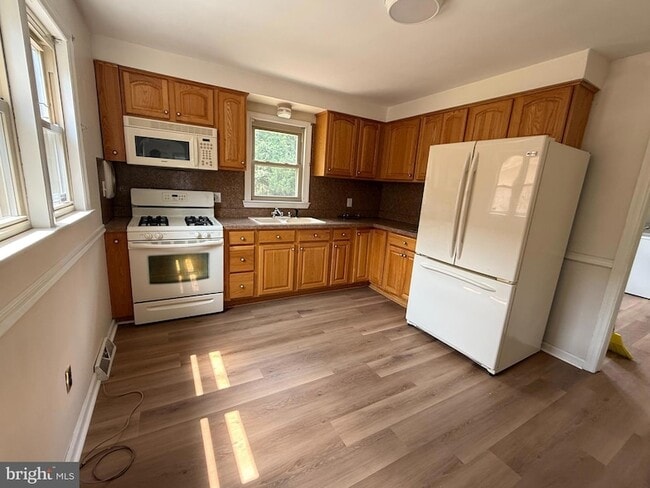 Photo - 1236 Oak Ln