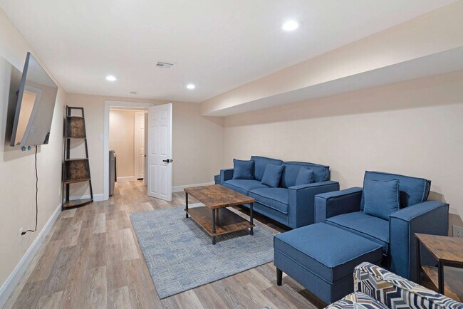 Photo - 187 Lakeside Trail Unit ID1429738P