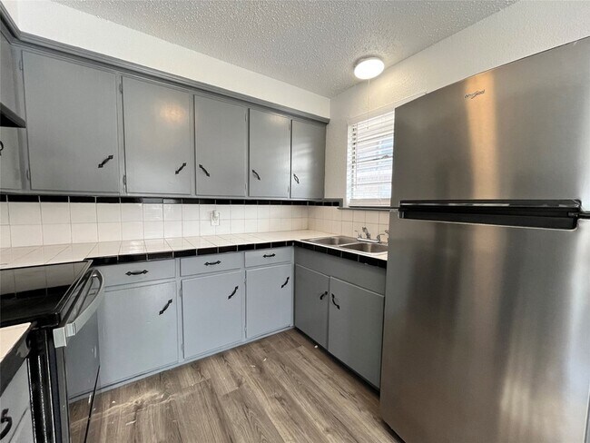 Photo - 2526 Louise St Unit A