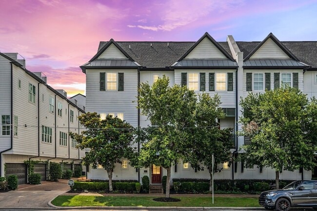 Building Photo - 816 Ennis St