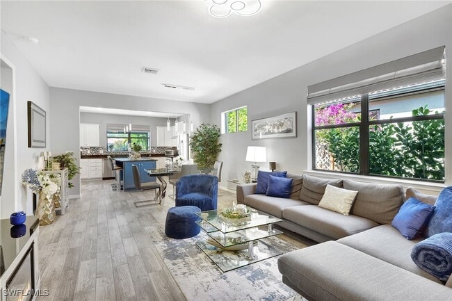 Photo - 10908 Clarendon St