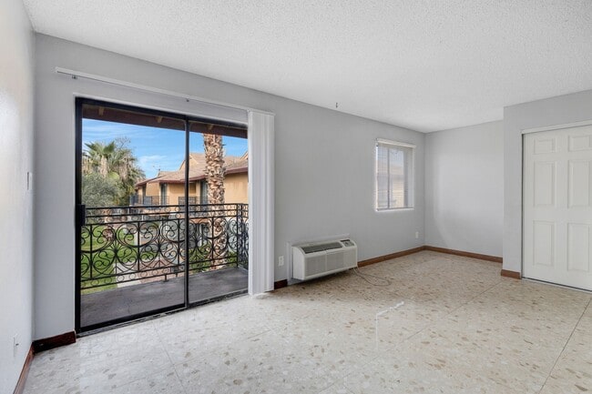 Photo - Country Creek Apartments