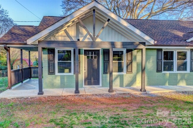 Photo - 824 2nd St