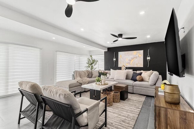 Building Photo - 650 69th Ave S Unit SI ID1311543P