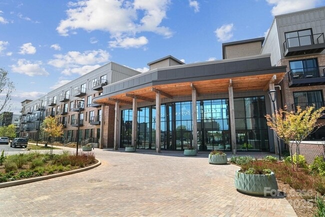 Building Photo - 1028 Stitch Bnd Wy Unit Chickadee