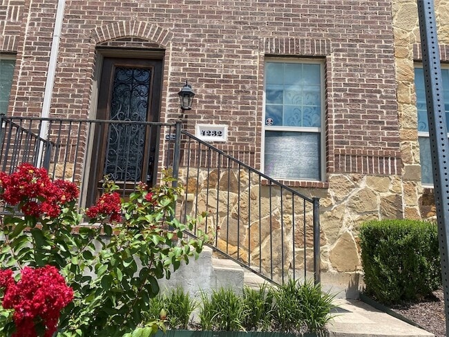 Building Photo - 4232 Charles St