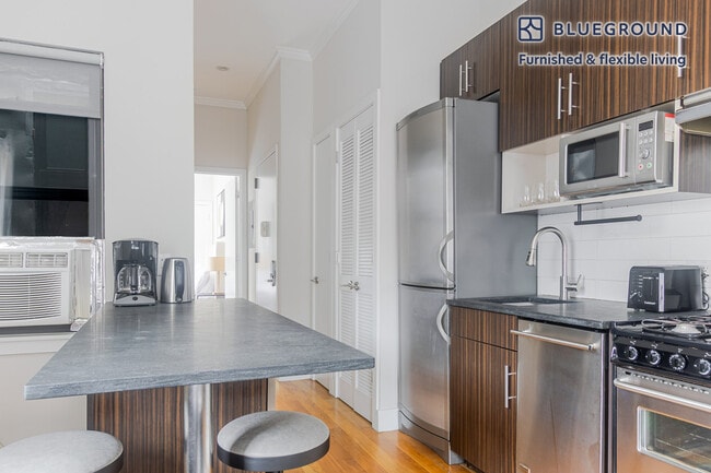 Photo - 515 W 47th St Unit FL5-ID1878