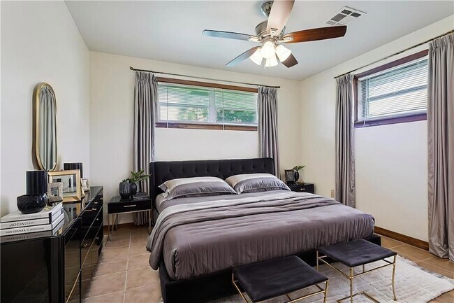 Photo - 3321 Republic St