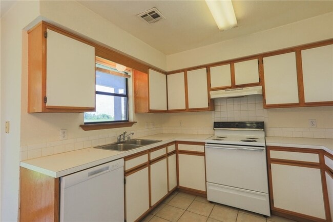 Photo - 2223 W Roselawn St