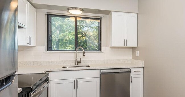 Photo - Lakeside at Wheaton Apartments