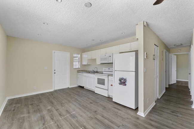 Photo - 1340 W 35th St