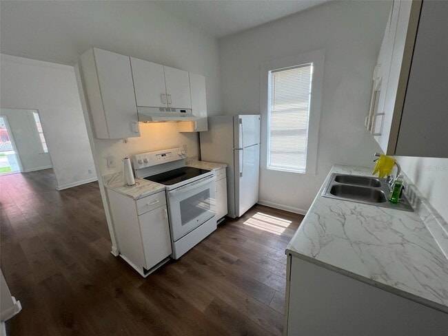 Photo - 1936 W Cherry St