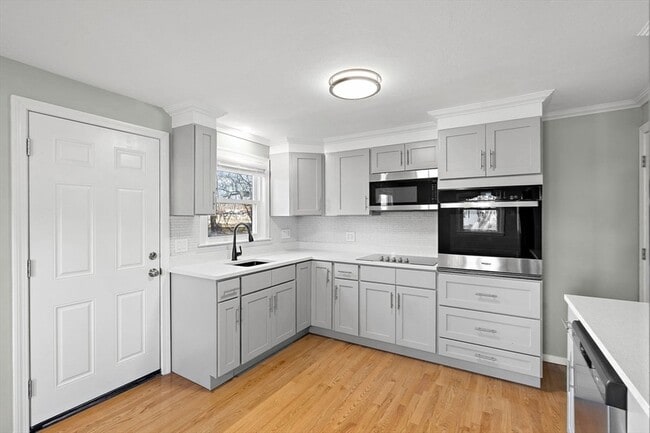 Building Photo - 2 Starbird Ave