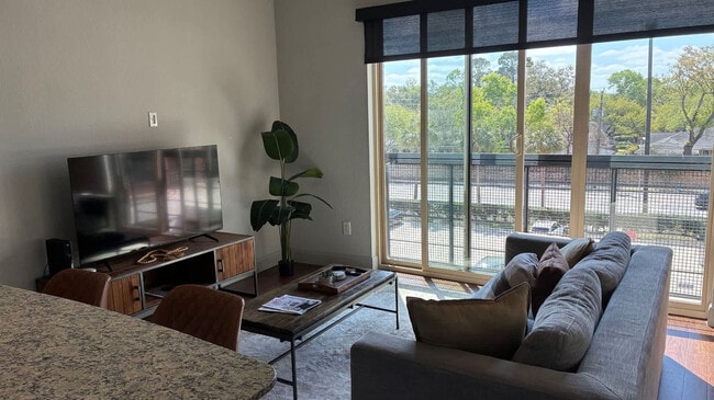 Building Photo - 4410 Westheimer Rd Unit SI ID1013544P