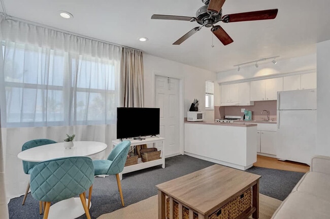 Building Photo - 810 S Surf Rd Unit ID1312667P