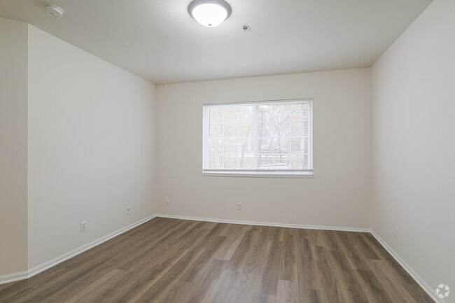 3 BR, 2 BA - 1100 SF - Oak Forest Apartments