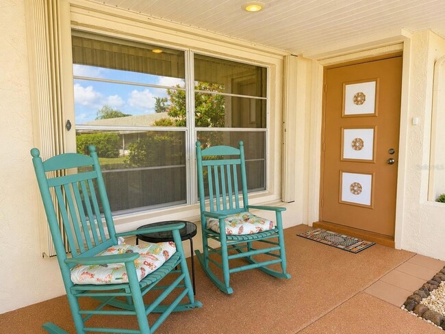 Photo - 310 Faircross Cir