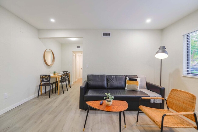 Building Photo - 700 SW 11th Ave Unit FL1-ID1022482P