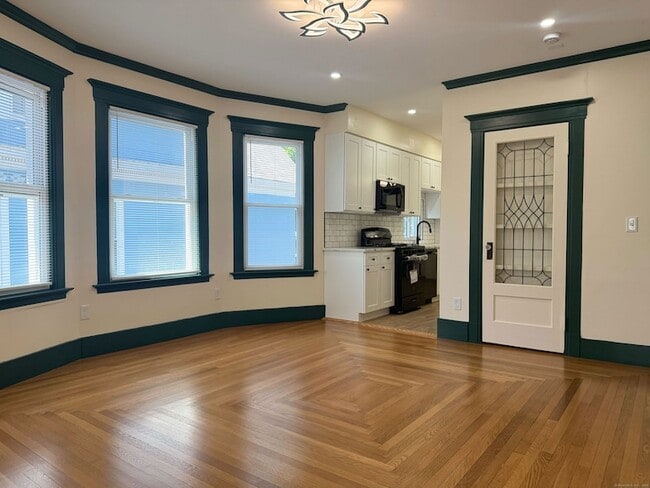 Photo - 130 Hubinger St