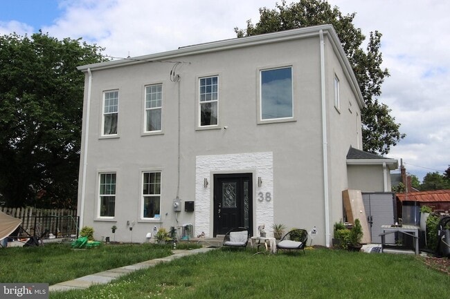 Building Photo - 38 Riggs Rd NE