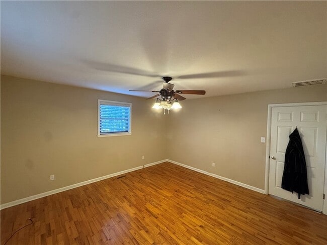 Photo - 718 E Debra Dr