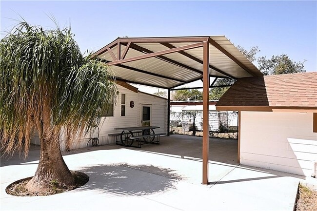 Photo - 834 S 13th St