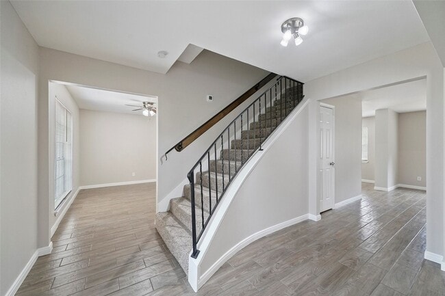 Photo - 643 Ames St