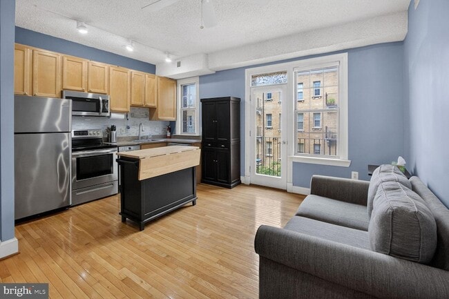 Building Photo - 1401 Columbia Rd NW Unit 319