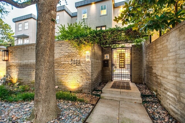 Building Photo - 3633 Brown St