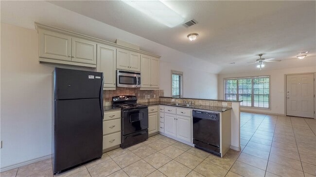 Photo - 115 Richards St