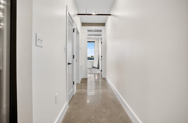 Photo - 23 W 4th St Unit SI ID1322467P