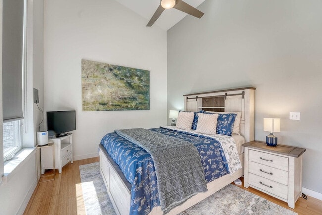 Photo - 330 W 5th St Unit ID1241344P