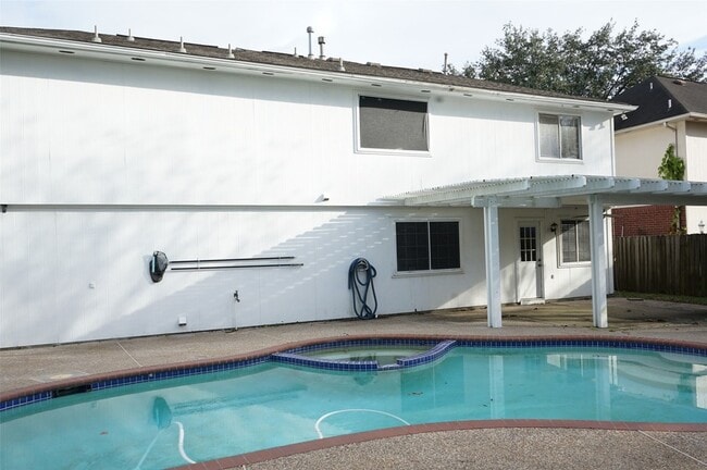 Photo - 18807 Timbers Dr