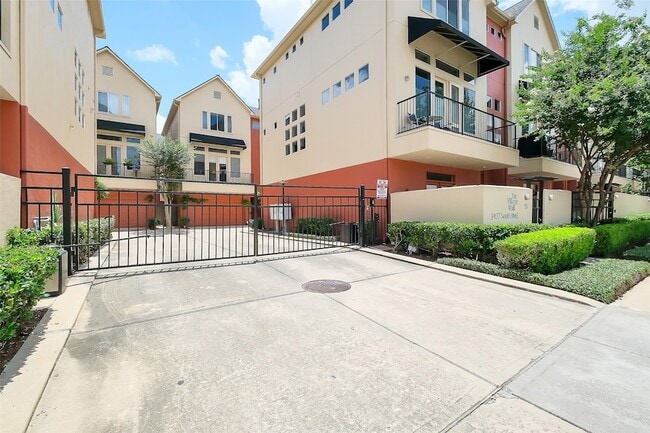 Photo - 2437 South Blvd Unit 2