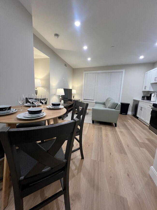 Photo - 394 McGrath Hwy Unit SI ID1364689P