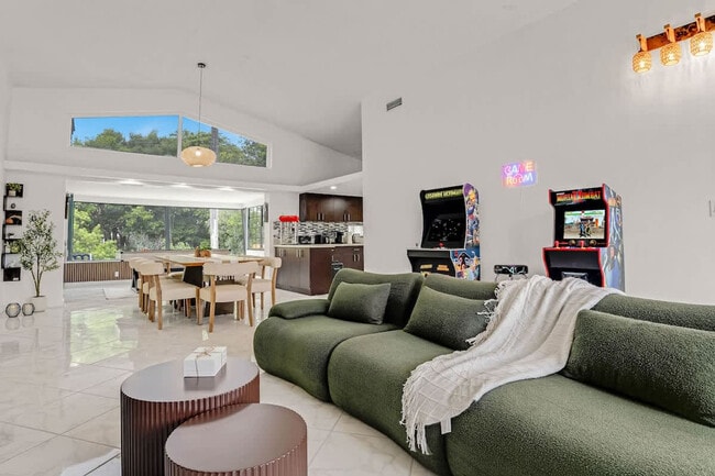 Photo - 20140 NE 25th Ct Unit ID1372364P