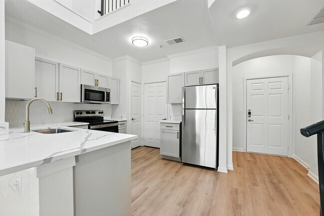 06_1001_Ross_Ave_Dallas_TX_75202_USA-Kitchen-19903308 - The Griffin