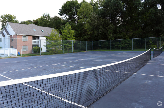 Tennis Courts - Yorkshire Woods Apartments