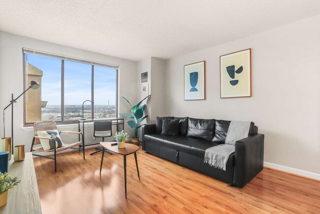 Building Photo - 401 12th St S Unit GO FL19-ID1474781P