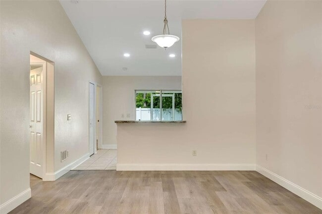 Photo - 51 Wellwood Ln
