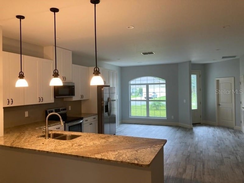 Photo - 20 Eton Ln