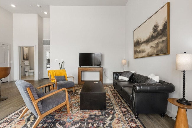 Building Photo - 5820 1/2 Cameron Rd Unit SI FL1-ID1295731P