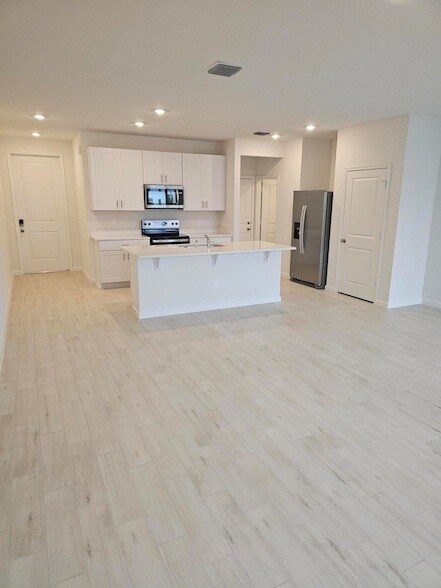 Photo - 621 Salisbury Cir