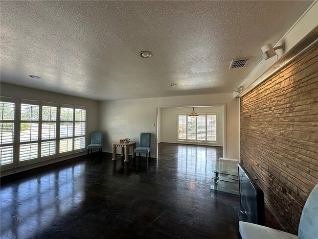 Photo - 301 Bermuda Pl