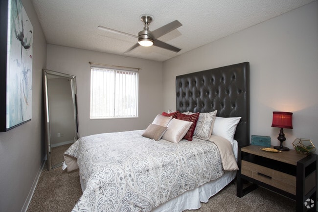 1BR, 1BA - 560 SF - Florida Station