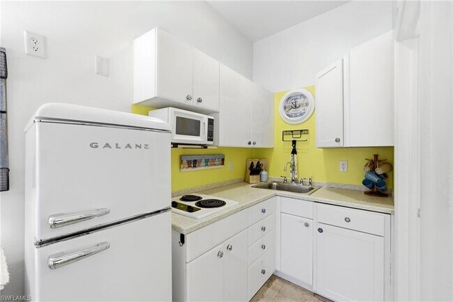 Photo - 25000 Tamiami Trl E