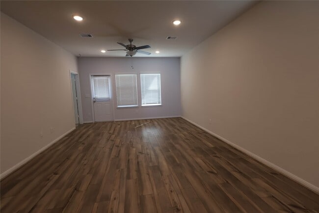 Photo - 67 Courageous Side Way