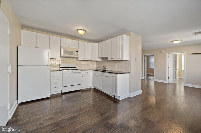 Building Photo - 443 Fairmount Ave