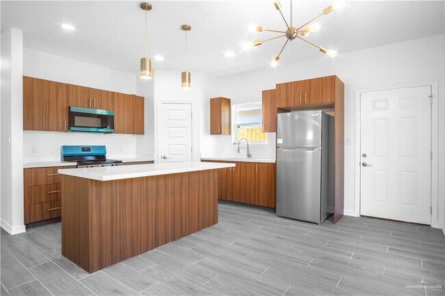 Photo - 608 N Onyx Ave Unit 2