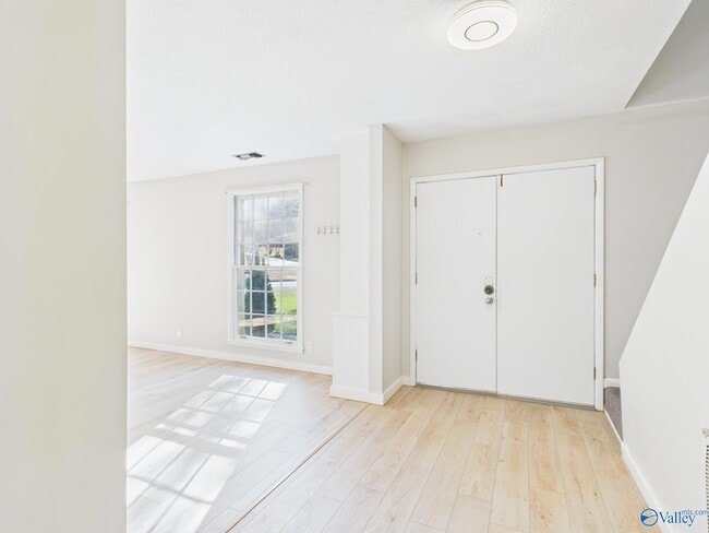 Photo - 2521 Lancelot Dr SE